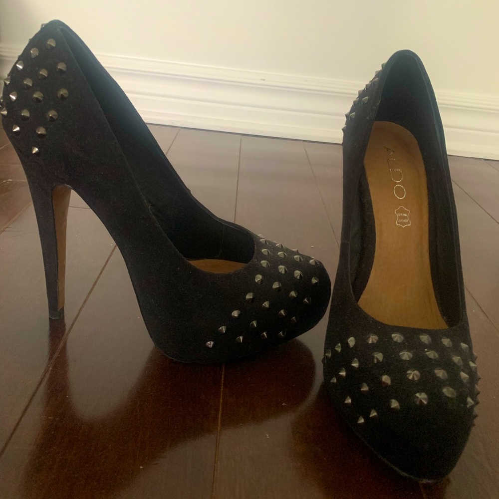 Black Aldo pumps with studs